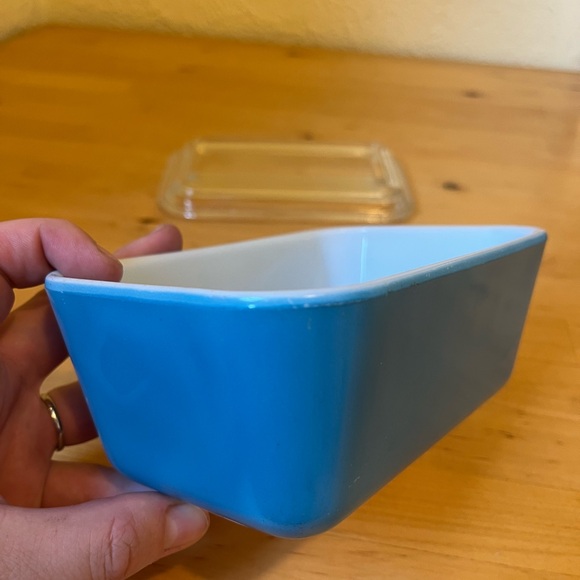 Vintage Pyrex Medium Refrigerator Jar w Lid in Blue - Picture 11 of 16